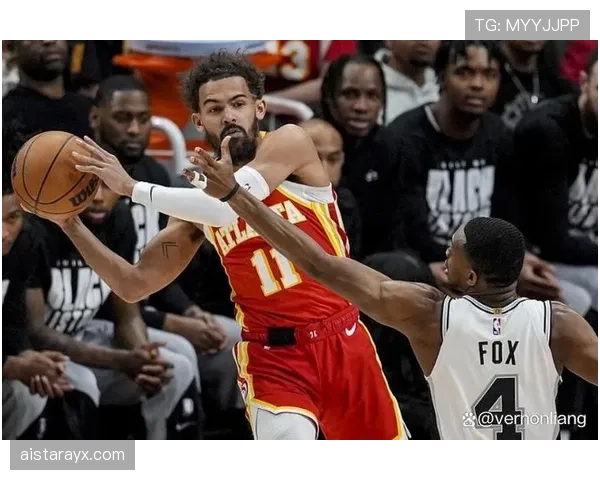 特雷·杨连续三分拉开差距，提升亚特兰大关键时刻得分能力