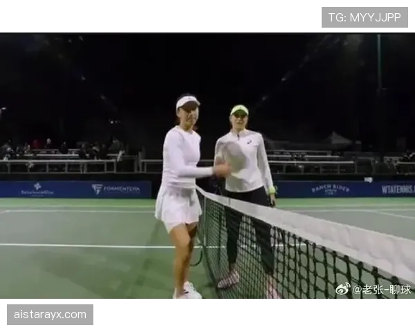 王欣瑜赛场像冷面女王，换下球鞋拎着名牌排摊子吃串，反差看呆人