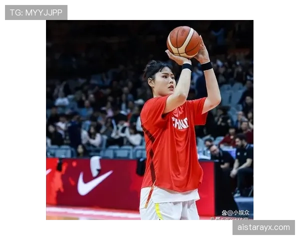 李月汝训练完直接拎爱马仕去吃宵夜